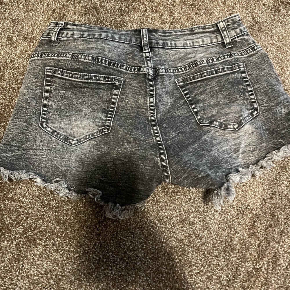 MODARANI Jean Shorts - Picture 3 of 4